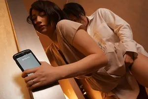 Vợ yêu đi họp lớp rồi chịch với nyc mặc cho ông chồng ở nhà chờ
